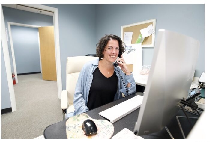 limitless-careers-woman-at-desk